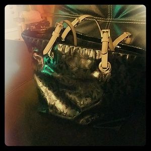 Michael Kors pattend leather signature bag